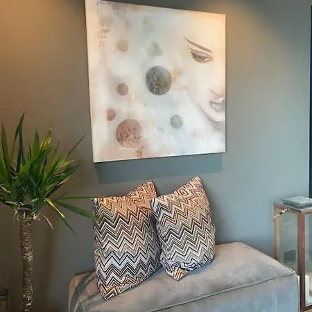 Вилла Sentrum, Valand *